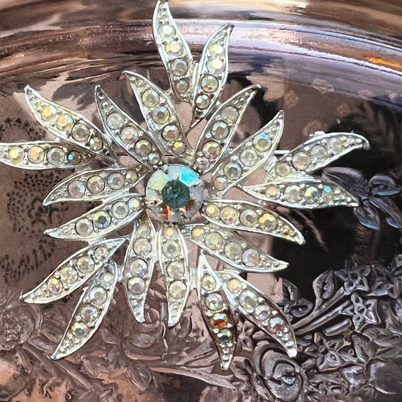 Sarah Coventry Vintage Starburst Rhinestone Pin Silver Tone - Picture 4 of 10
